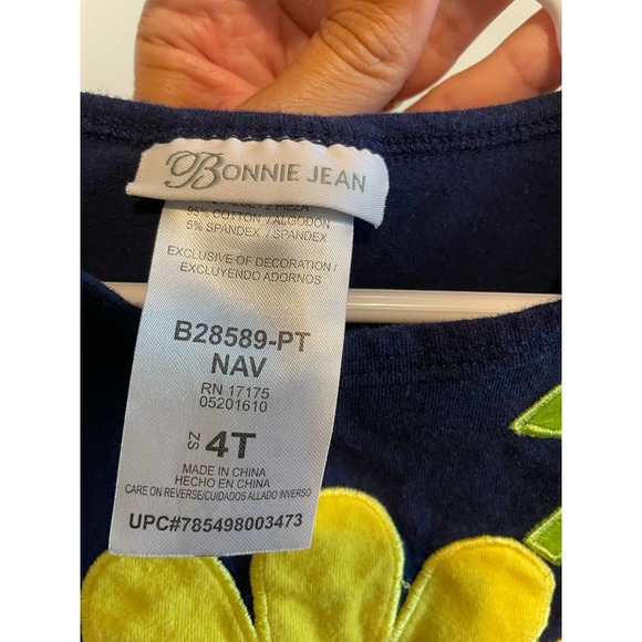 Bonnie Jean blue knit, short sleeve flower top. Size 4T. - Picture 4 of 6